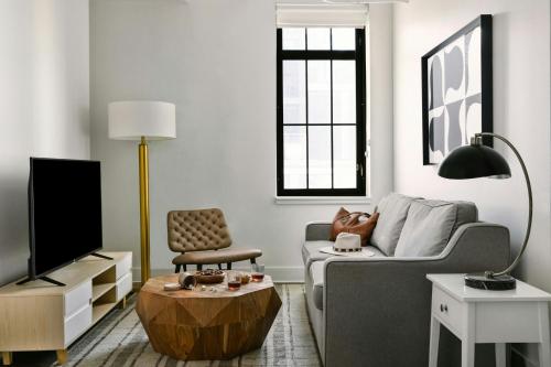 One-Bedroom Apartment with Queen and Sofa Bed