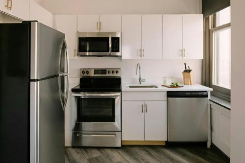 Superior Studio Apartment with King Bed and City view