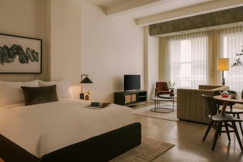 Studio Apartment with Queen and Sofa Bed and City View room in Reside Craftsman Los Angeles a Wyndham Residence