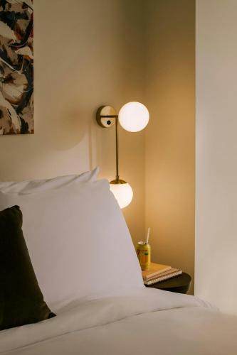 Studio Apartment with King and Sofa bed and City View image 5