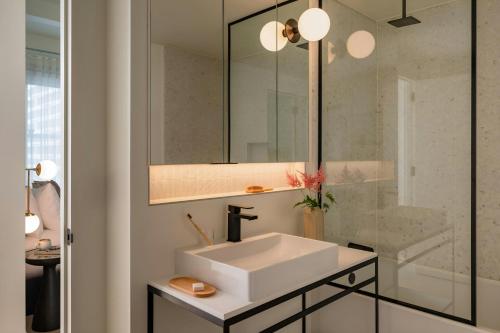 Sonder by Marriott Bonvoy The Craftsman Apartments Downtown LA - 화장실
