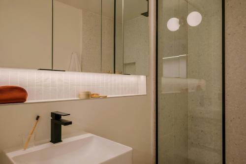 Sonder by Marriott Bonvoy The Craftsman Apartments Downtown LA - 화장실