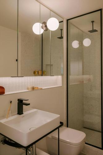Sonder by Marriott Bonvoy The Craftsman Apartments Downtown LA - 화장실