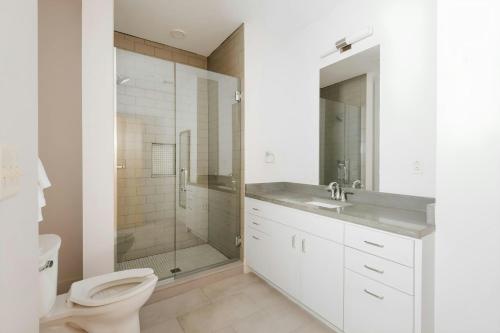 Sonder by Marriott Bonvoy The Gallier Apartments CBD - 화장실