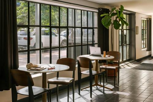 The Industrialist Hotel Gowanus Brooklyn, Sonder - 로비