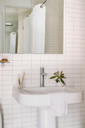 Sonder by Marriott Bonvoy The Nash Apartments Midtown East - 화장실