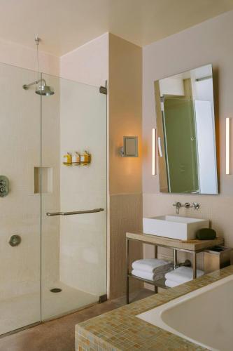 Chambers Hotel Central Park South, Sonder - 화장실