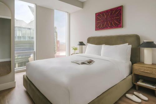 One-Bedroom Apartment with Queen Bed and Balcony