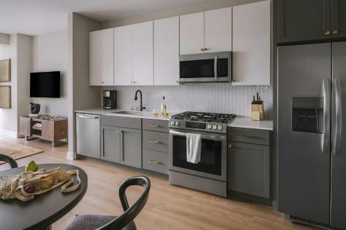 Sonder by Marriott Bonvoy North Loop Green Apartments North Loop - 주방