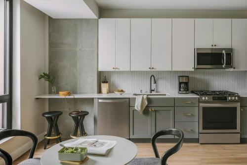 Sonder by Marriott Bonvoy North Loop Green Apartments North Loop - 주방
