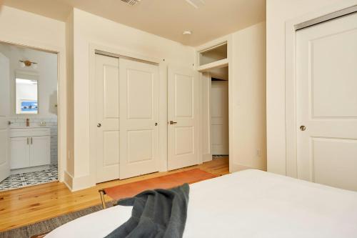 Five-Bedroom Apartment image 5