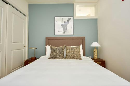 Five-Bedroom Apartment image 7
