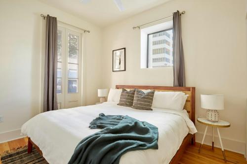Five-Bedroom Apartment image 9
