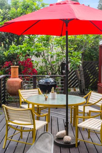 The Robinson Tree House in Silver Lake - Tap to explore photos