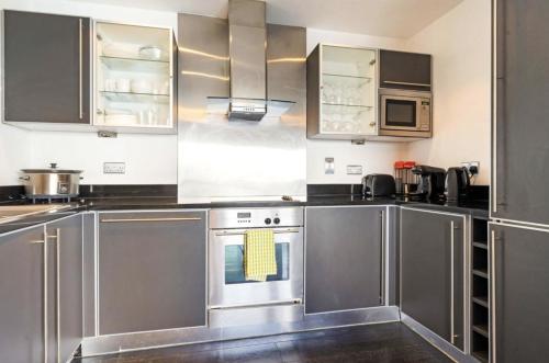 Stunning waterfront apartment in Grand Canal Dock, Dublin (fotografie 3)