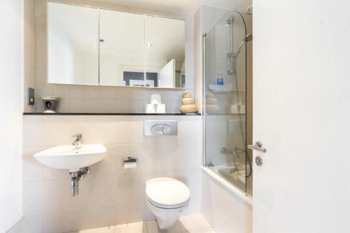 Stunning waterfront apartment in Grand Canal Dock, Dublin (fotografie 10)