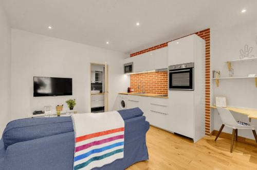 One-Bedroom Apartment image 8