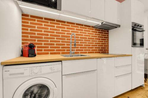 One-Bedroom Apartment image 6