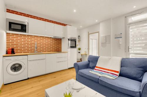 One-Bedroom Apartment image 4