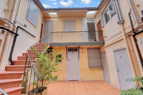 One-Bedroom Apartment image 2