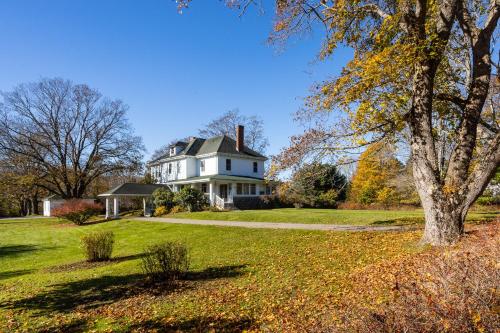 Hotelli välisilme, The Kinley House in Lunenburg (NS)