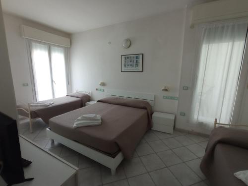 2 bedrooms, 4 beds