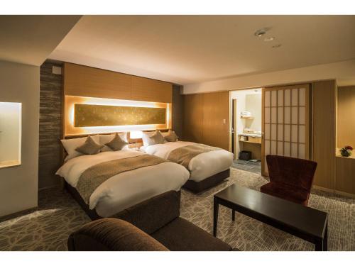 Premium Twin Room image 10