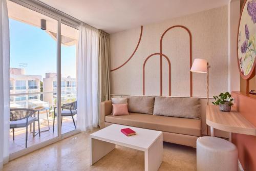 Eix Alzinar Mar Hotel & Suites - image 2