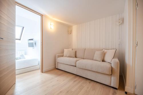 CIA - Modern Flat, Galeries Lafayette, Париж