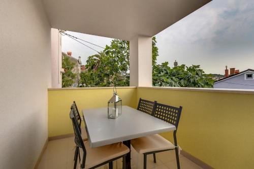 Apartment with Balcony image 3