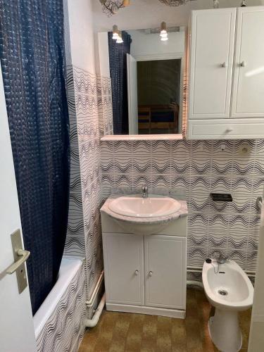 Studio Apartment image 6