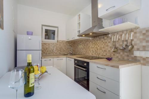 Apartment with Sea View image 10
