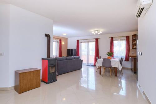 Apartment image 10