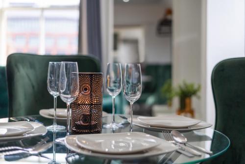 Luxurious 1-Bedroom Penthouse on Oxford Street 11G - image 9