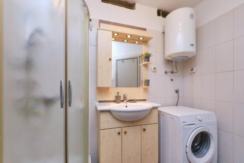 Apartment image 8