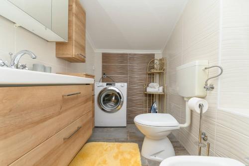 Apartment image 8