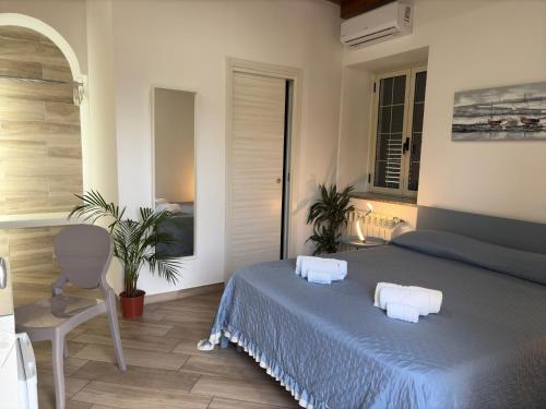 Double Room image 10
