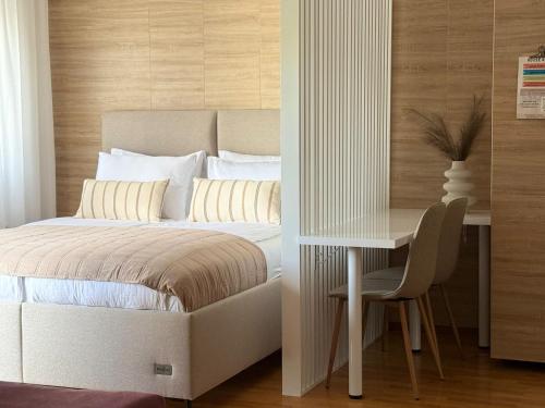 Merak - Two bedroom apartment- Free parking