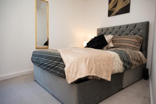Hayy Apartments Comfort in the Heart of Kirkstall, Лидс (фото 11)