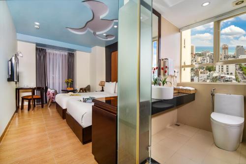 Superior Twin Room with Window