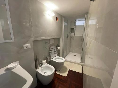 Apartment with 2 bedrooms in Roma with wonderful city view and WiFi - image 10