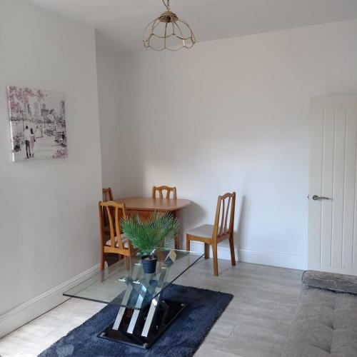 Double-Bedroom in the Heart of Salford Manchester Perfect for Short Stays LT3, Manchester (photo 9)