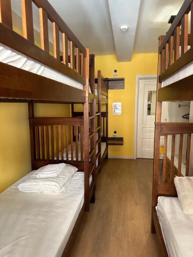 1 bunk bed
