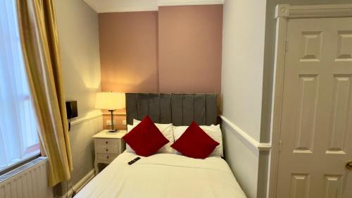 Classic Hyde Park Hotel - image 3