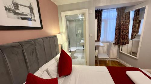 Classic Hyde Park Hotel - image 14