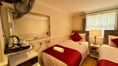 Classic Hyde Park Hotel - image 7
