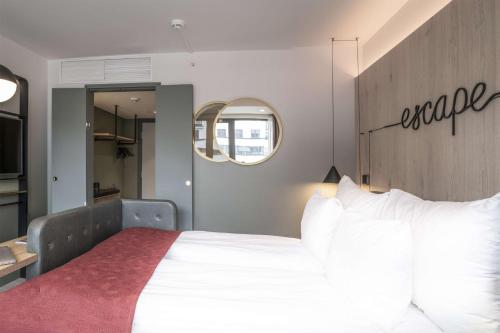 Double Room image 3