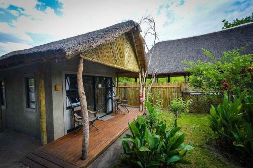 African Excursions Guest lodge in Khwai