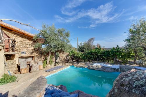 Úszómedence, Camino de Hierro in Bermellar