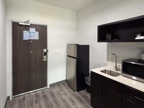 Studio 6 Dallas TX - Fair Park - image 5